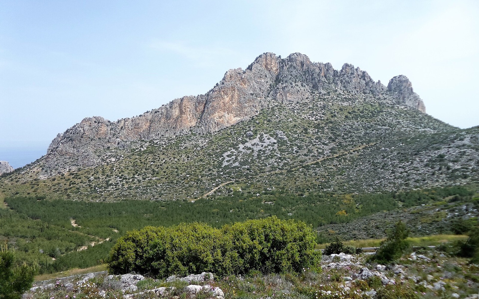 The dry, rocky Pentadaktylos mountain landscape above Arapköy