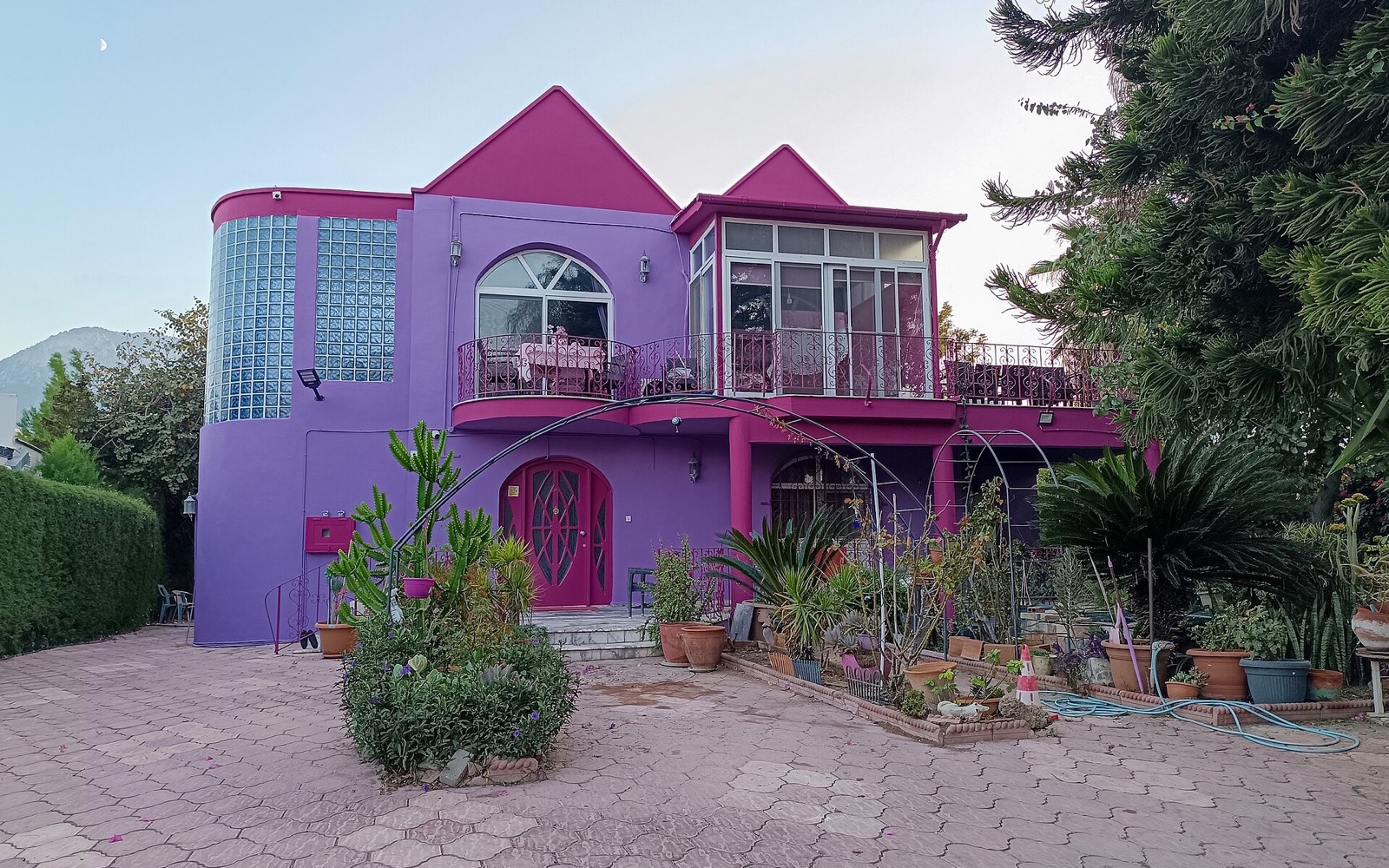 A distinctive residential home and garden in eastern Kyrenia