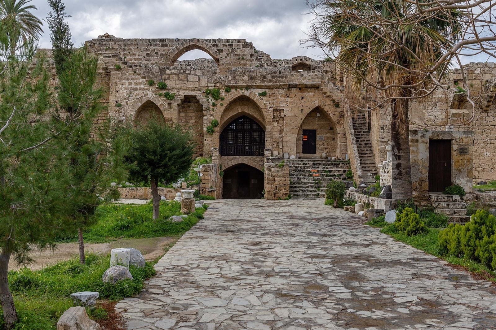 Eski Liman’ın yanındaki Girne Kalesi