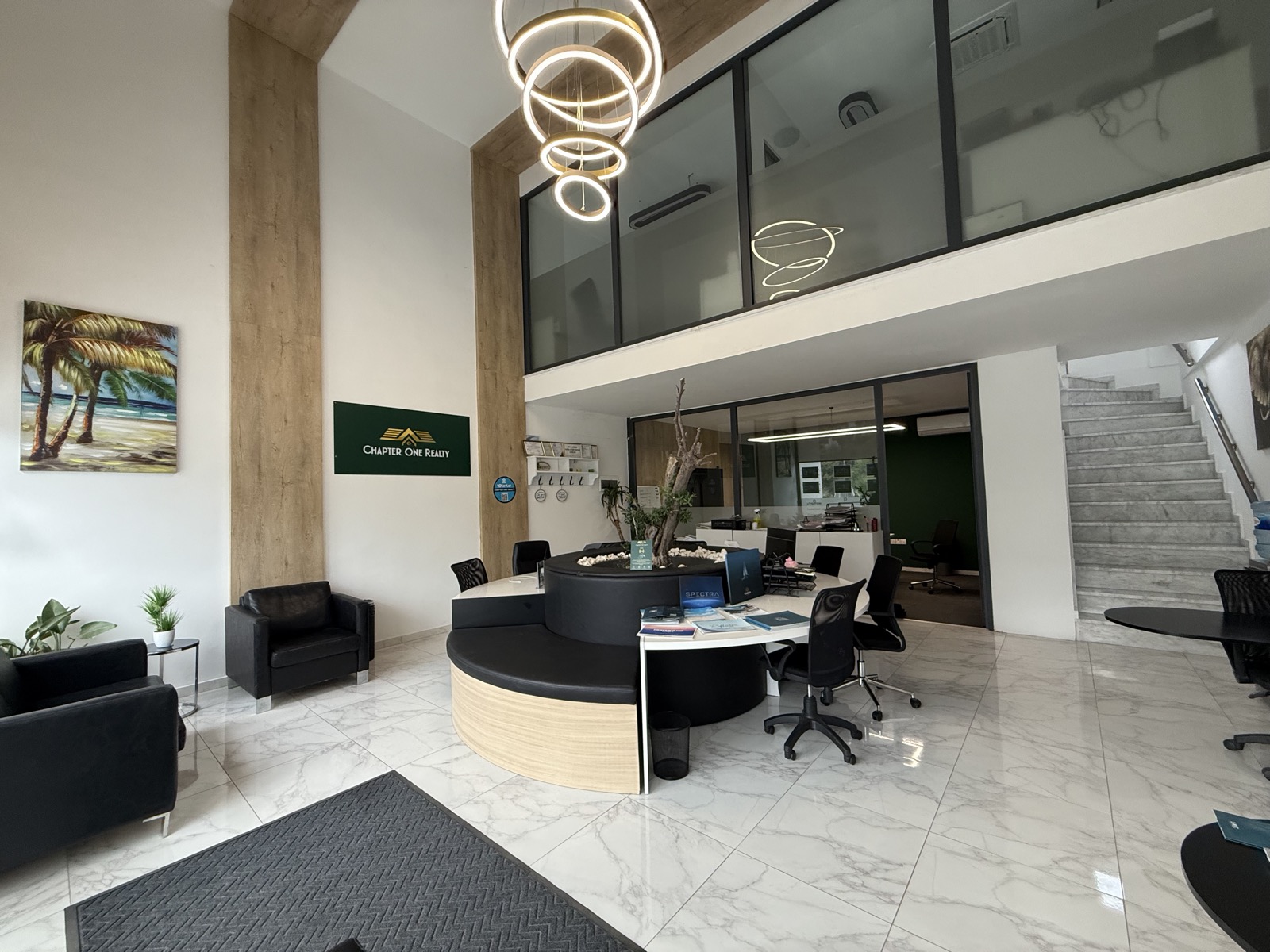 Empfangsbereich im Chapter One Realty Büro in Kyrenia