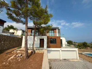 4-Bedroom Villa in Çatalköy — 1