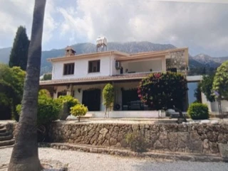 4-Schlafzimmer-villa in Lapta — 1