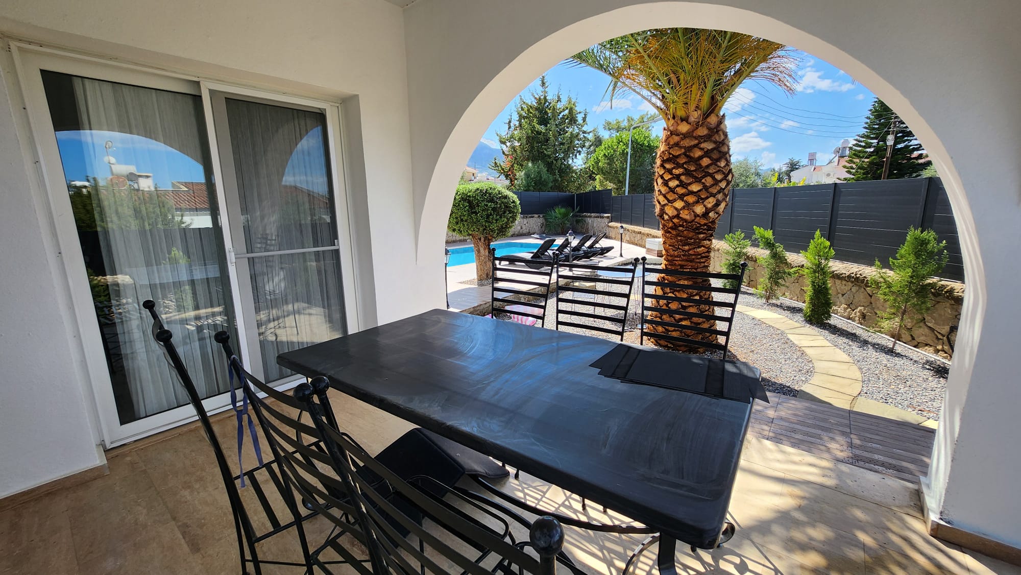 Möblierte 3-Schlafzimmer-Villa mit privatem Pool zur Miete in Çatalköy