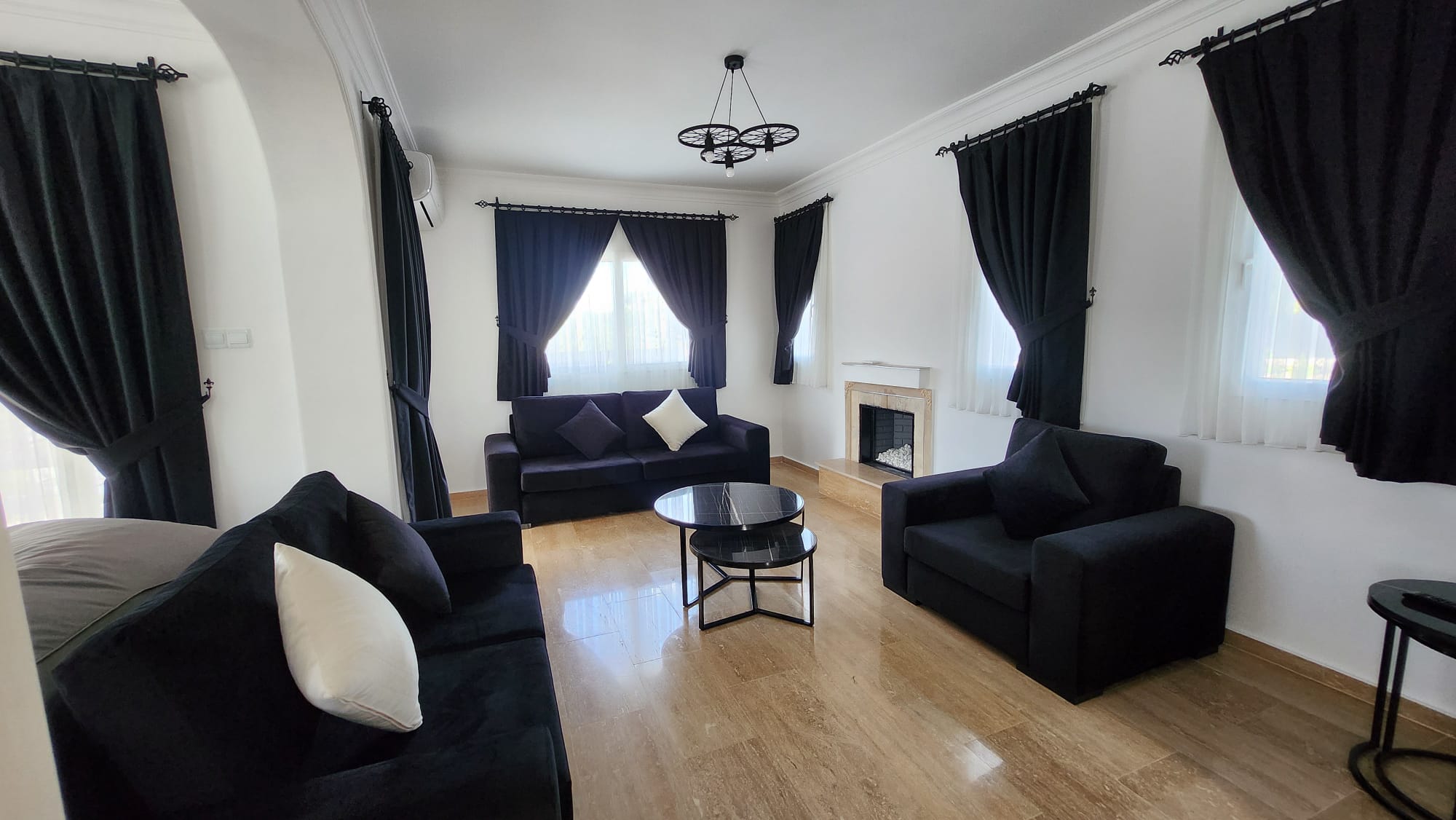Möblierte 3-Schlafzimmer-Villa mit privatem Pool zur Miete in Çatalköy