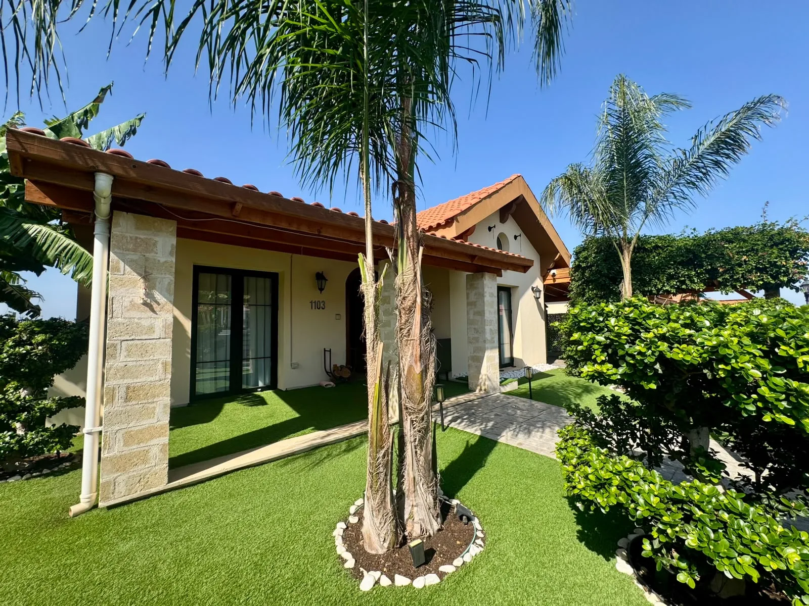 🏡 VOLL MÖBLIERTE VILLA MIT 2 SCHLAFZIMMERN UND GARTEN — £185.000 — Chapter One Realty