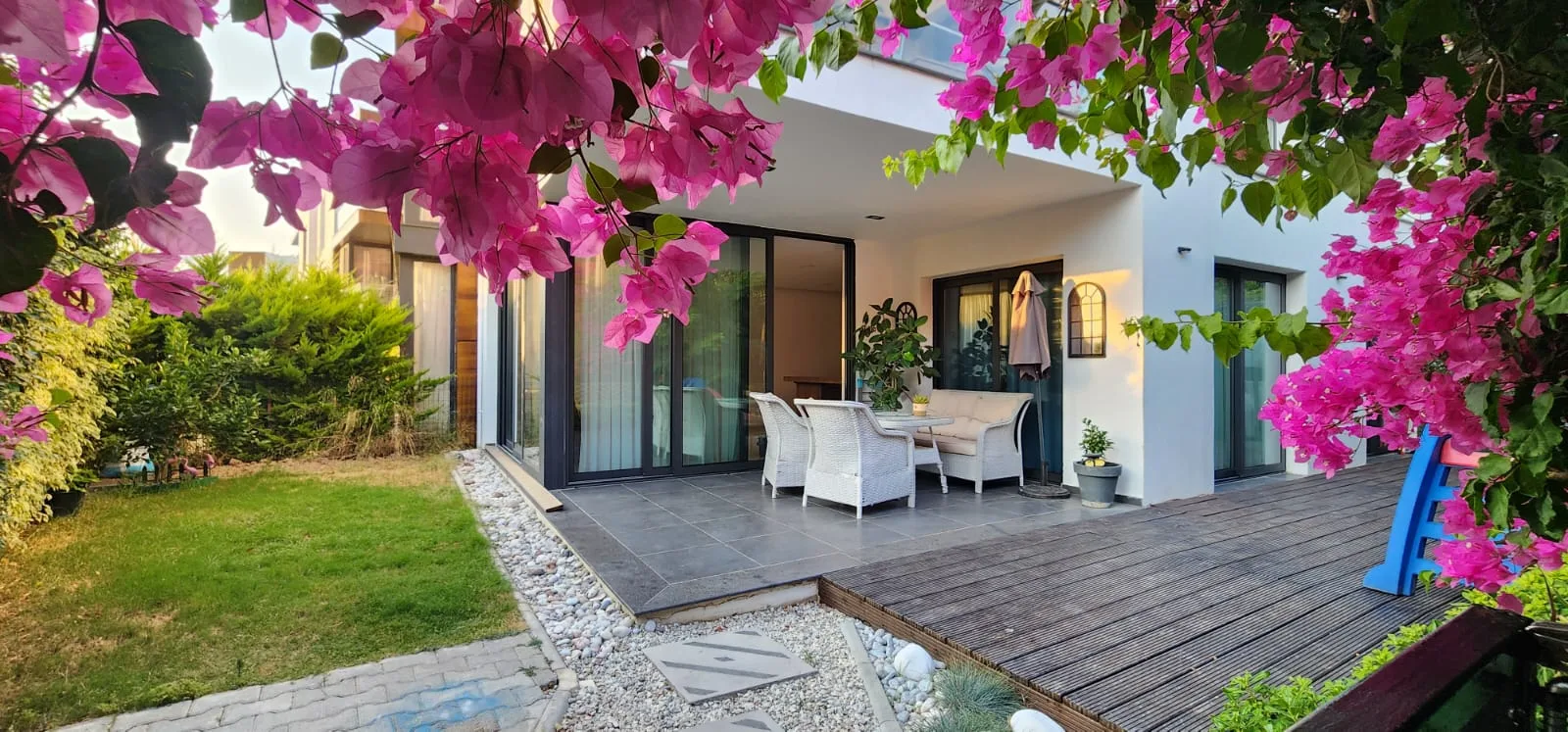 Möblierte 2+1-Erdgeschosswohnung mit Garten in Alsancak — £999/Monat — Chapter One Realty
