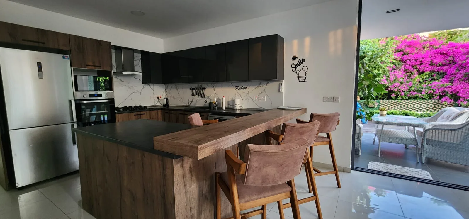 Möblierte 2+1-Erdgeschosswohnung mit Garten in Alsancak — £999/Monat — 10