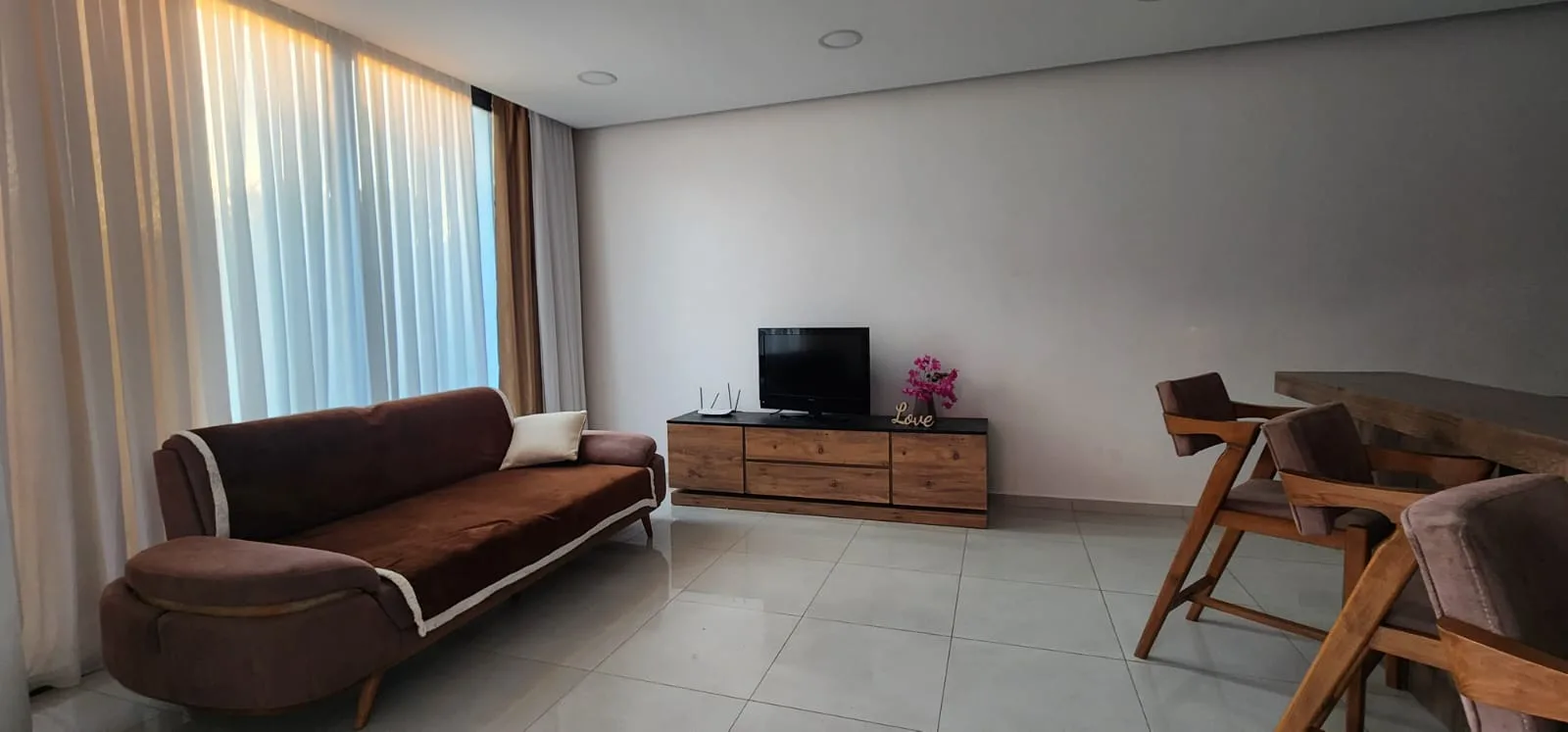Möblierte 2+1-Erdgeschosswohnung mit Garten in Alsancak — £999/Monat — 12