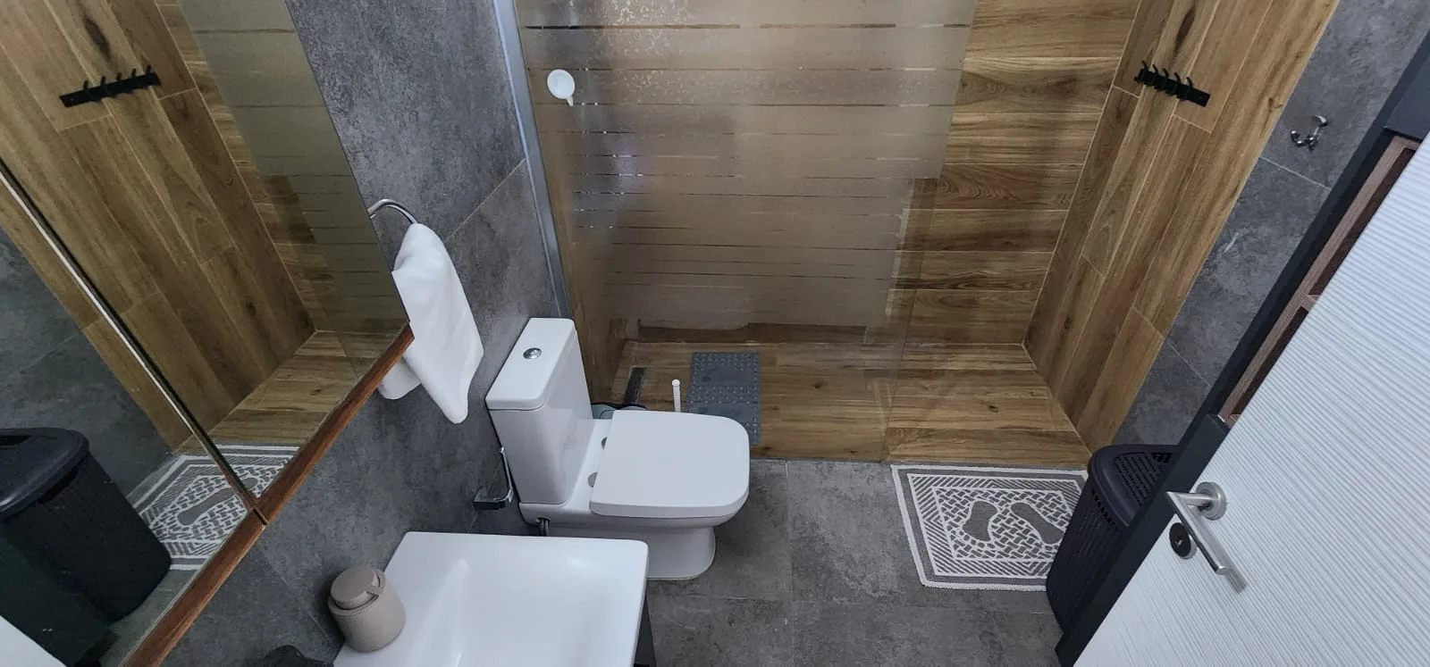 Möblierte 2+1-Erdgeschosswohnung mit Garten in Alsancak — £999/Monat — 21