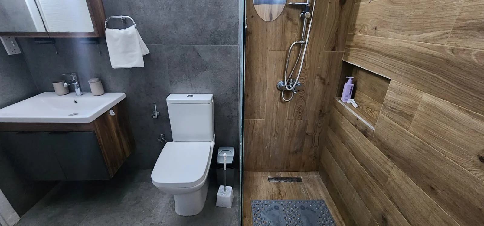 Möblierte 2+1-Erdgeschosswohnung mit Garten in Alsancak — £999/Monat — 22