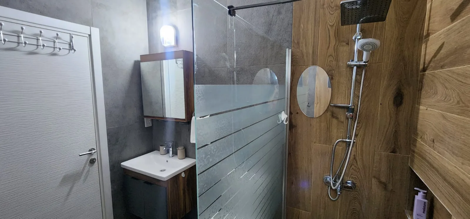 Möblierte 2+1-Erdgeschosswohnung mit Garten in Alsancak — £999/Monat — 23