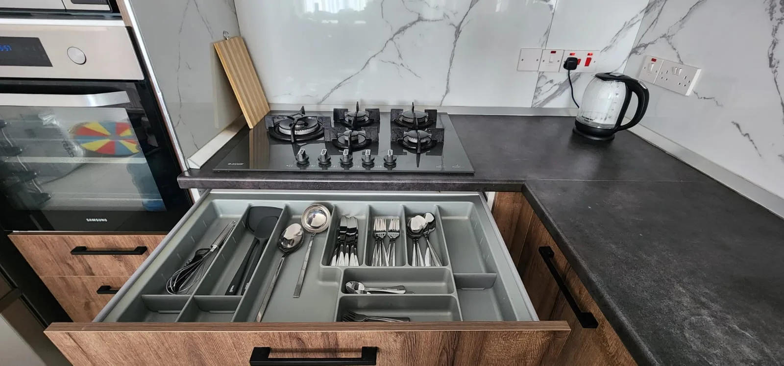Möblierte 2+1-Erdgeschosswohnung mit Garten in Alsancak — £999/Monat — 36