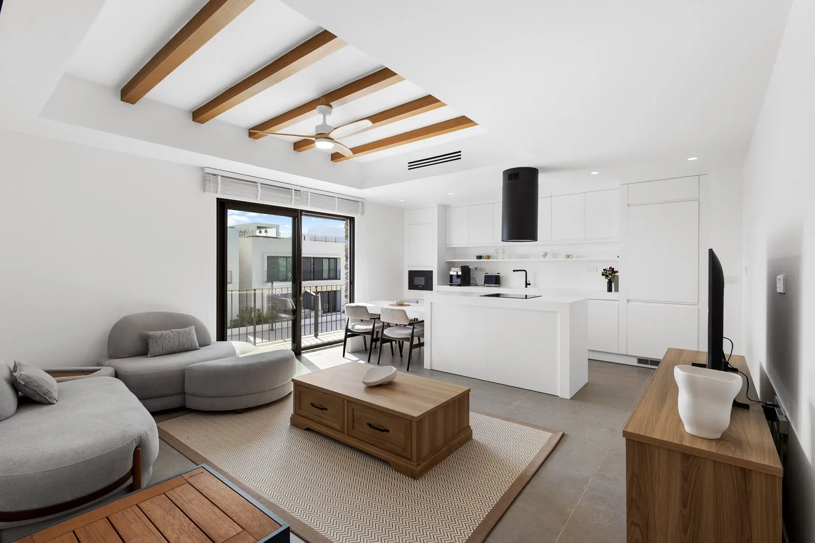 Möbliertes Penthouse mit 3 Schlafzimmern in Alsancak — £2.200/Monat — Chapter One Realty