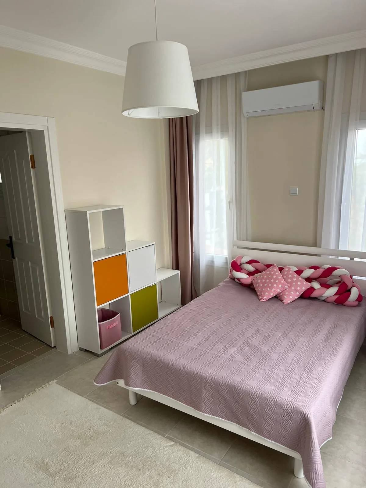 Möblierte Villa mit 3 Schlafzimmern, Pool und Garten in Alsancak — £1.800/Monat — Chapter One Realty