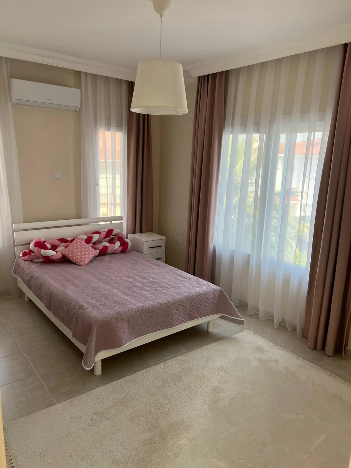 Möblierte Villa mit 3 Schlafzimmern, Pool und Garten in Alsancak — £1.800/Monat — 2