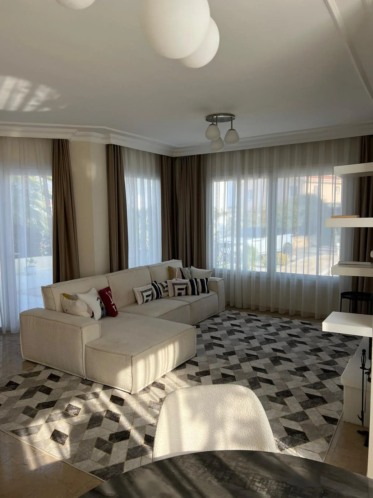 Möblierte Villa mit 3 Schlafzimmern, Pool und Garten in Alsancak — £1.800/Monat — 5