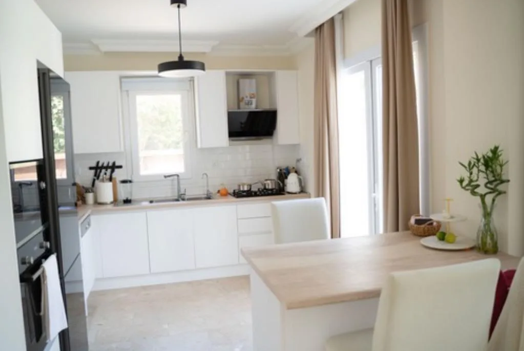 Möblierte Villa mit 3 Schlafzimmern, Pool und Garten in Alsancak — £1.800/Monat — 11