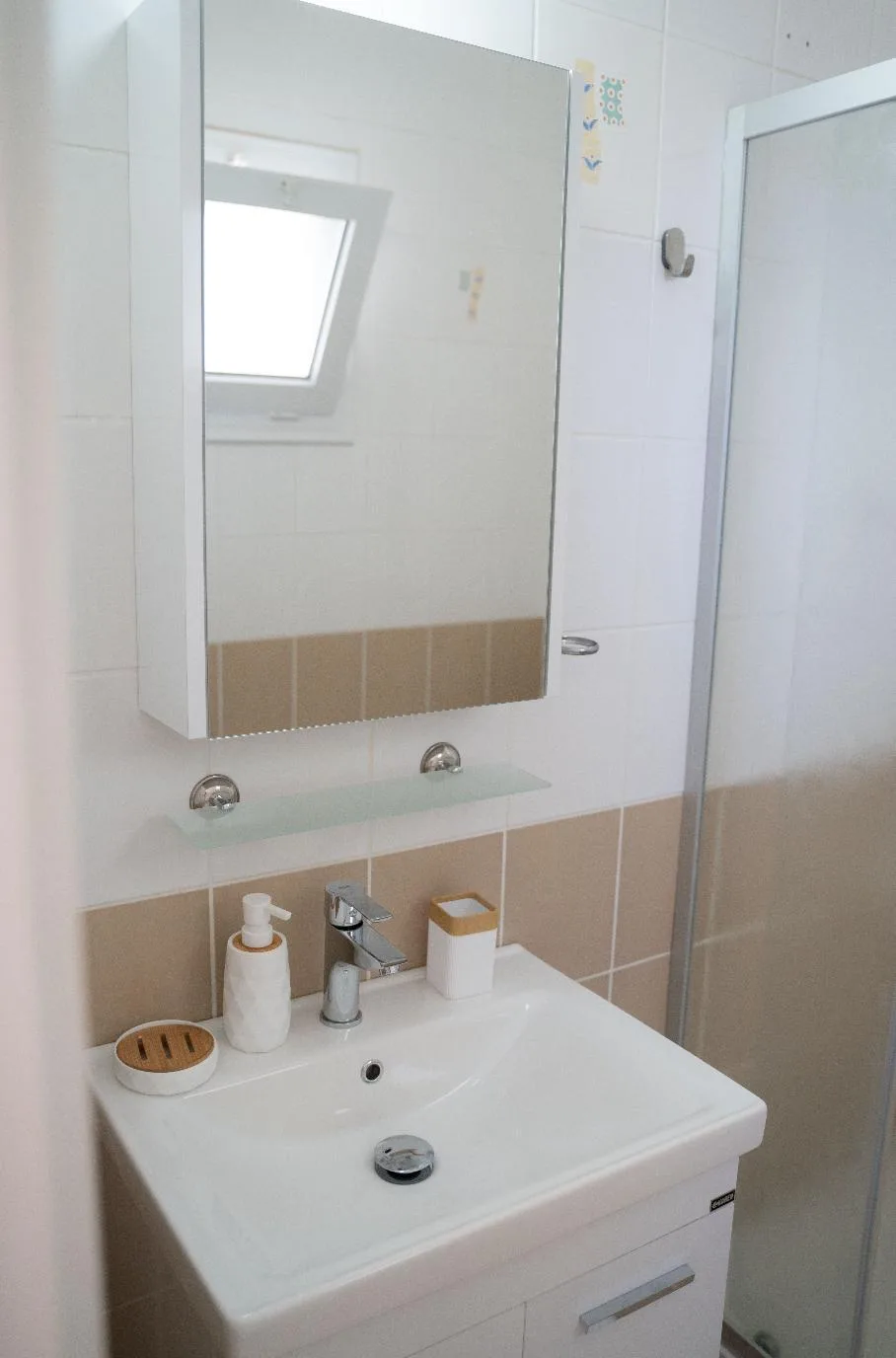Möblierte Villa mit 3 Schlafzimmern, Pool und Garten in Alsancak — £1.800/Monat — 12