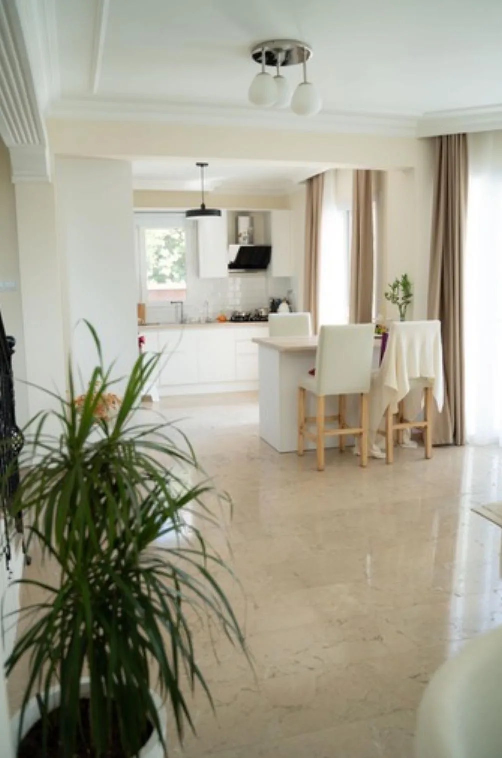 Möblierte Villa mit 3 Schlafzimmern, Pool und Garten in Alsancak — £1.800/Monat — 16
