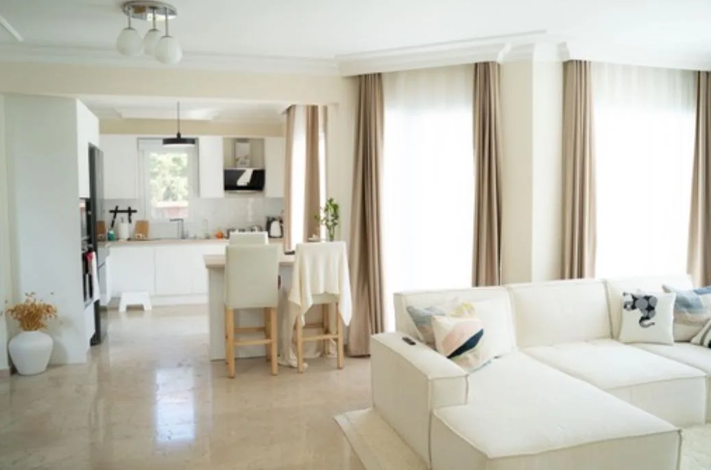 Möblierte Villa mit 3 Schlafzimmern, Pool und Garten in Alsancak — £1.800/Monat — 19