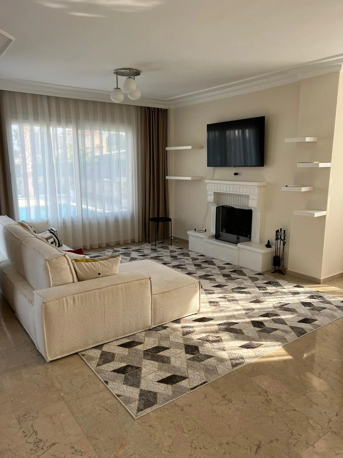 Möblierte Villa mit 3 Schlafzimmern, Pool und Garten in Alsancak — £1.800/Monat — 20