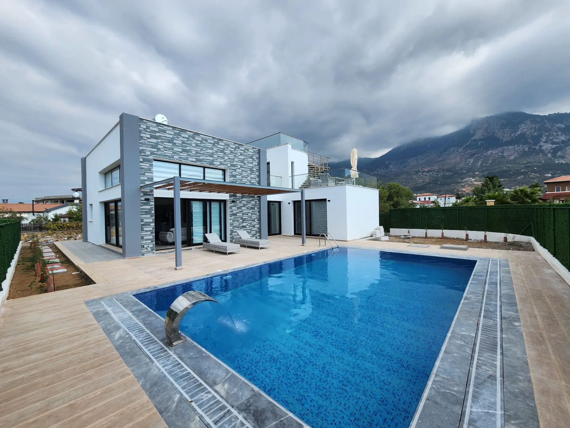Villa mit 3 Schlafzimmern und Privatpool zur Miete in Lapta | C1-0012 — Chapter One Realty