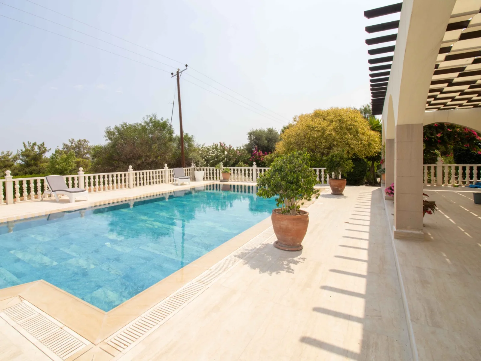 Möblierte Villa mit 4 Schlafzimmern und privatem Pool in Çatalköy — £546.000 — 2
