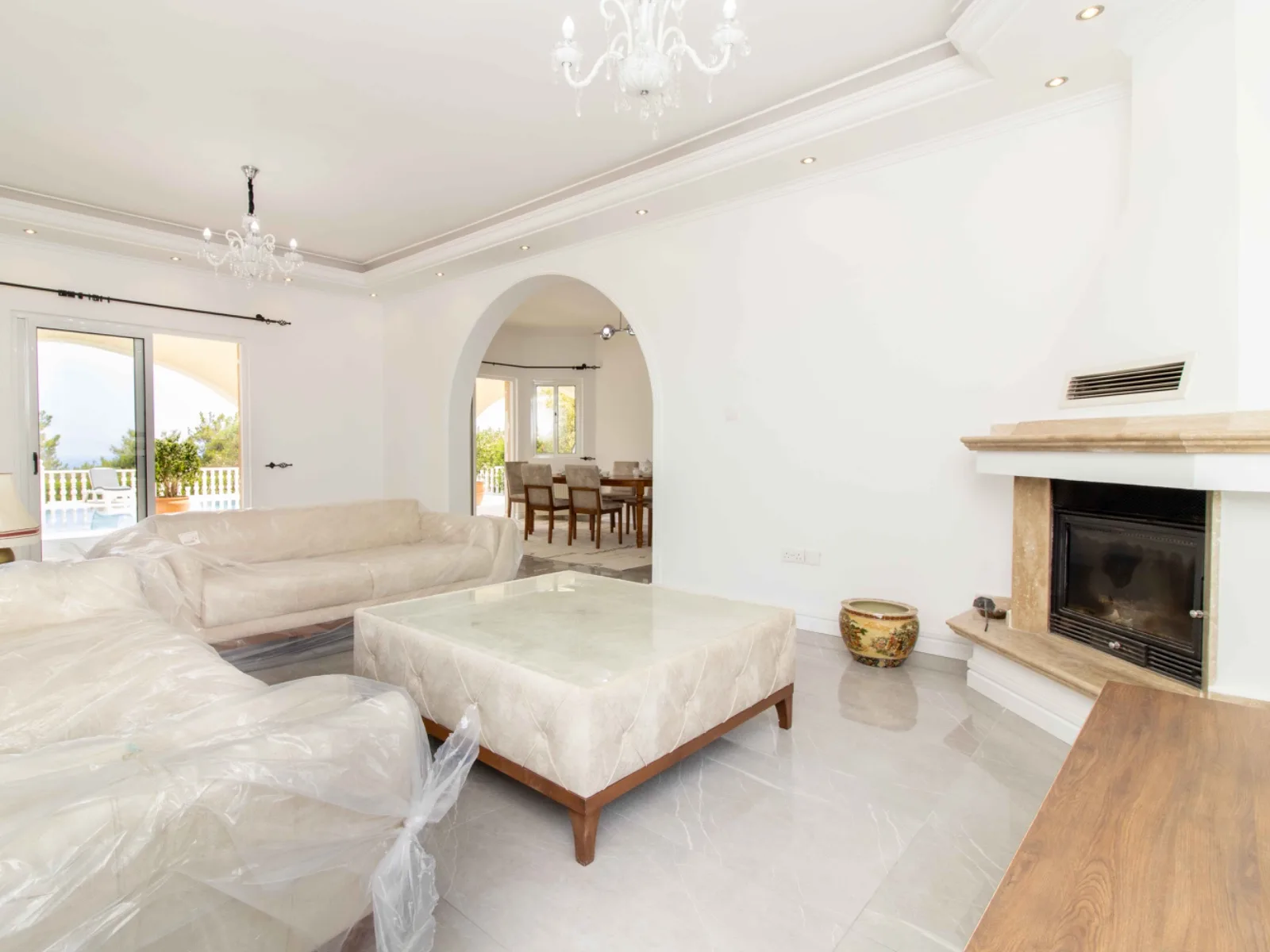 Möblierte Villa mit 4 Schlafzimmern und privatem Pool in Çatalköy — £546.000 — 3
