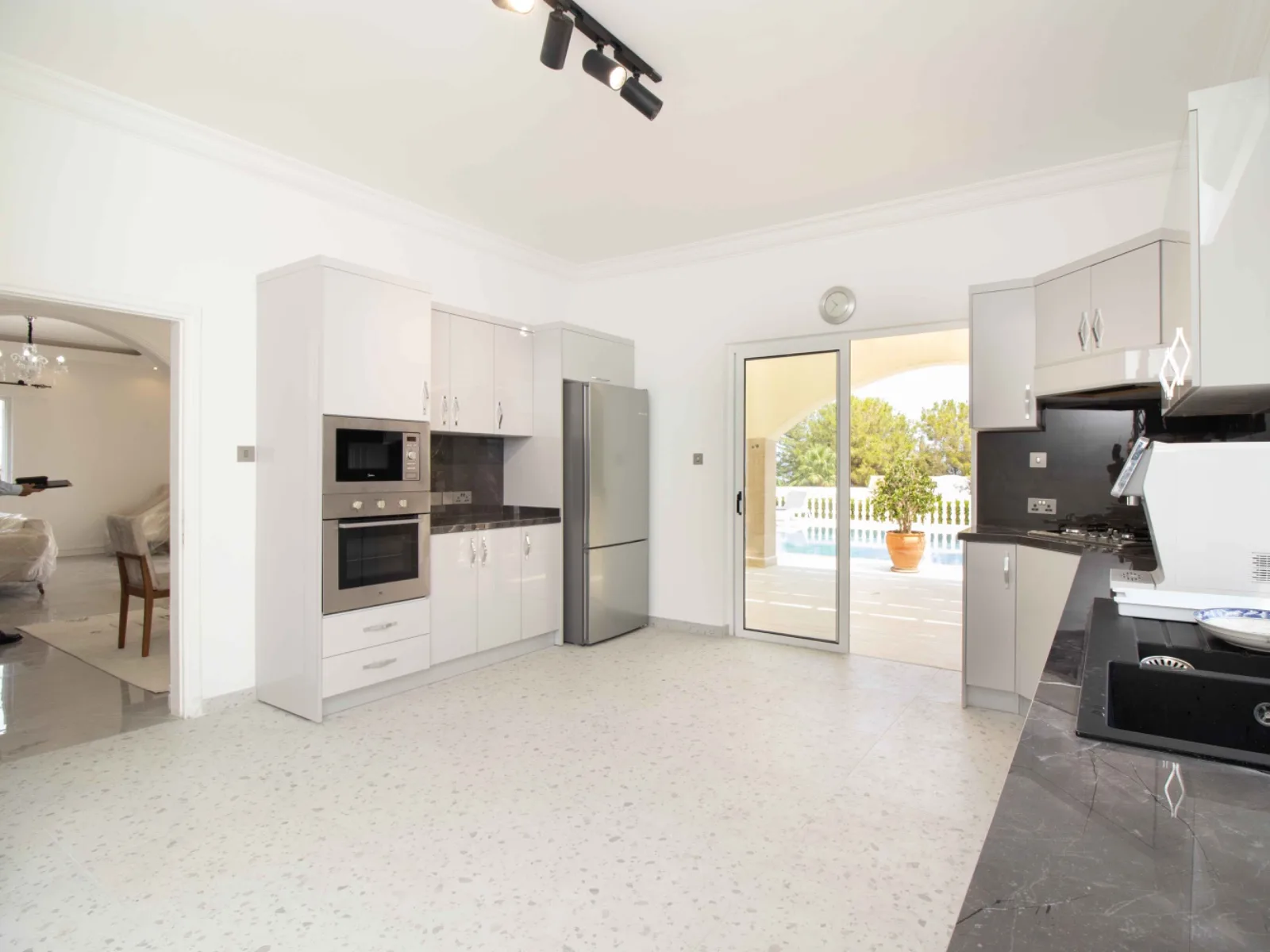 Möblierte Villa mit 4 Schlafzimmern und privatem Pool in Çatalköy — £546.000 — 4