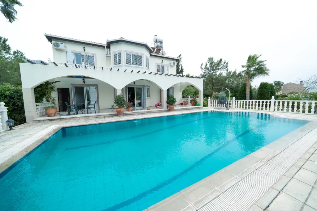 Möblierte Villa mit 4 Schlafzimmern und privatem Pool in Çatalköy — £546.000 — 15