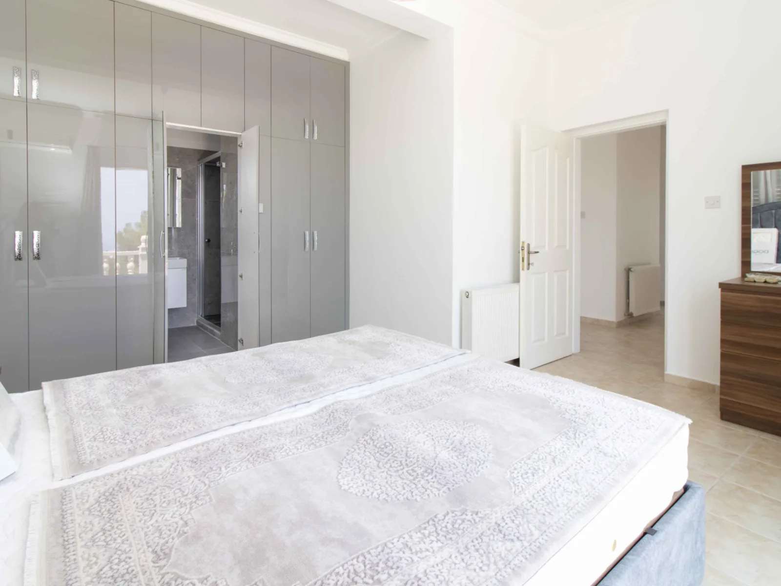 Möblierte Villa mit 4 Schlafzimmern und privatem Pool in Çatalköy — £546.000 — 16