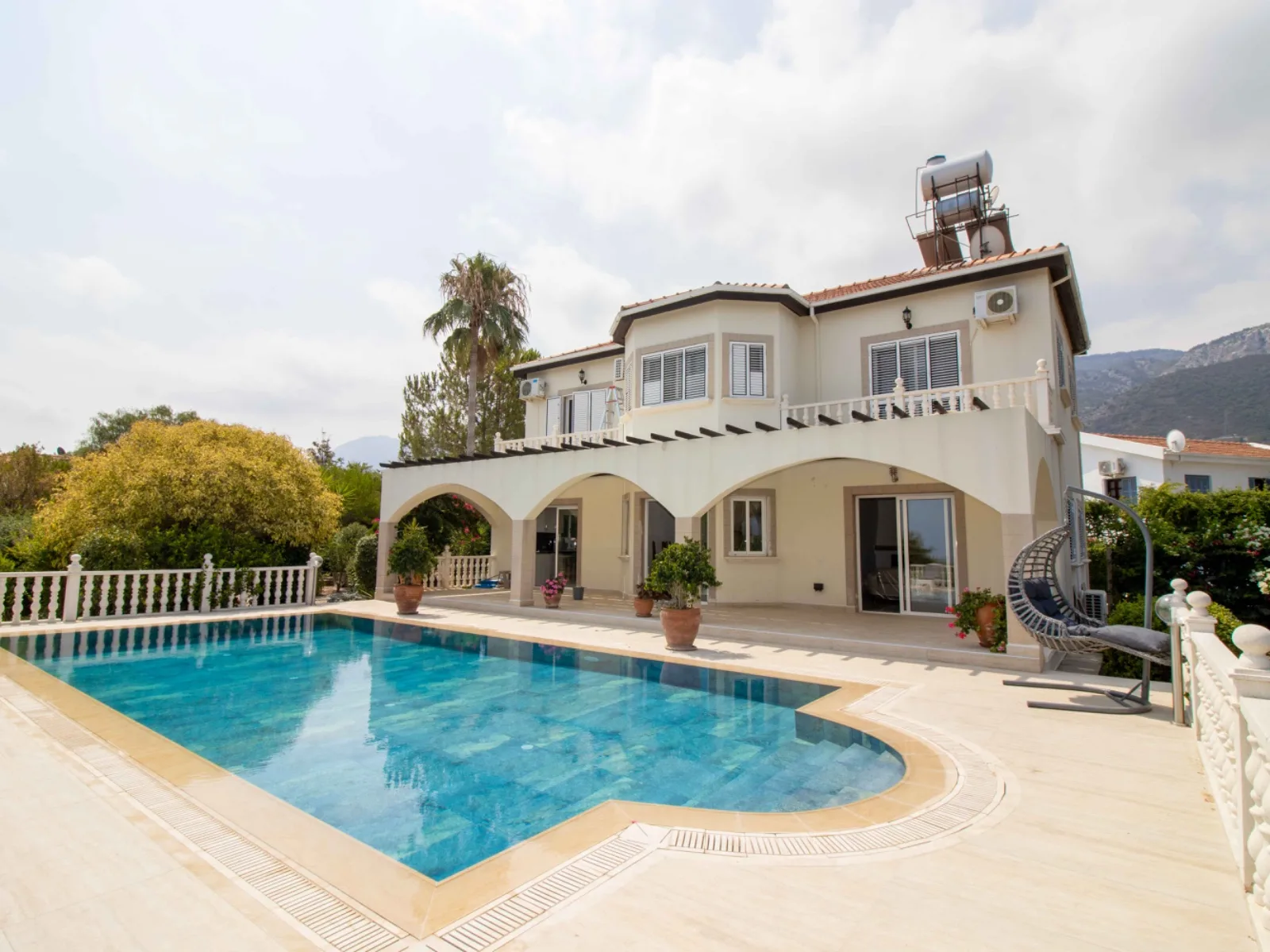 Möblierte Villa mit 4 Schlafzimmern und privatem Pool in Çatalköy — £546.000 — 21