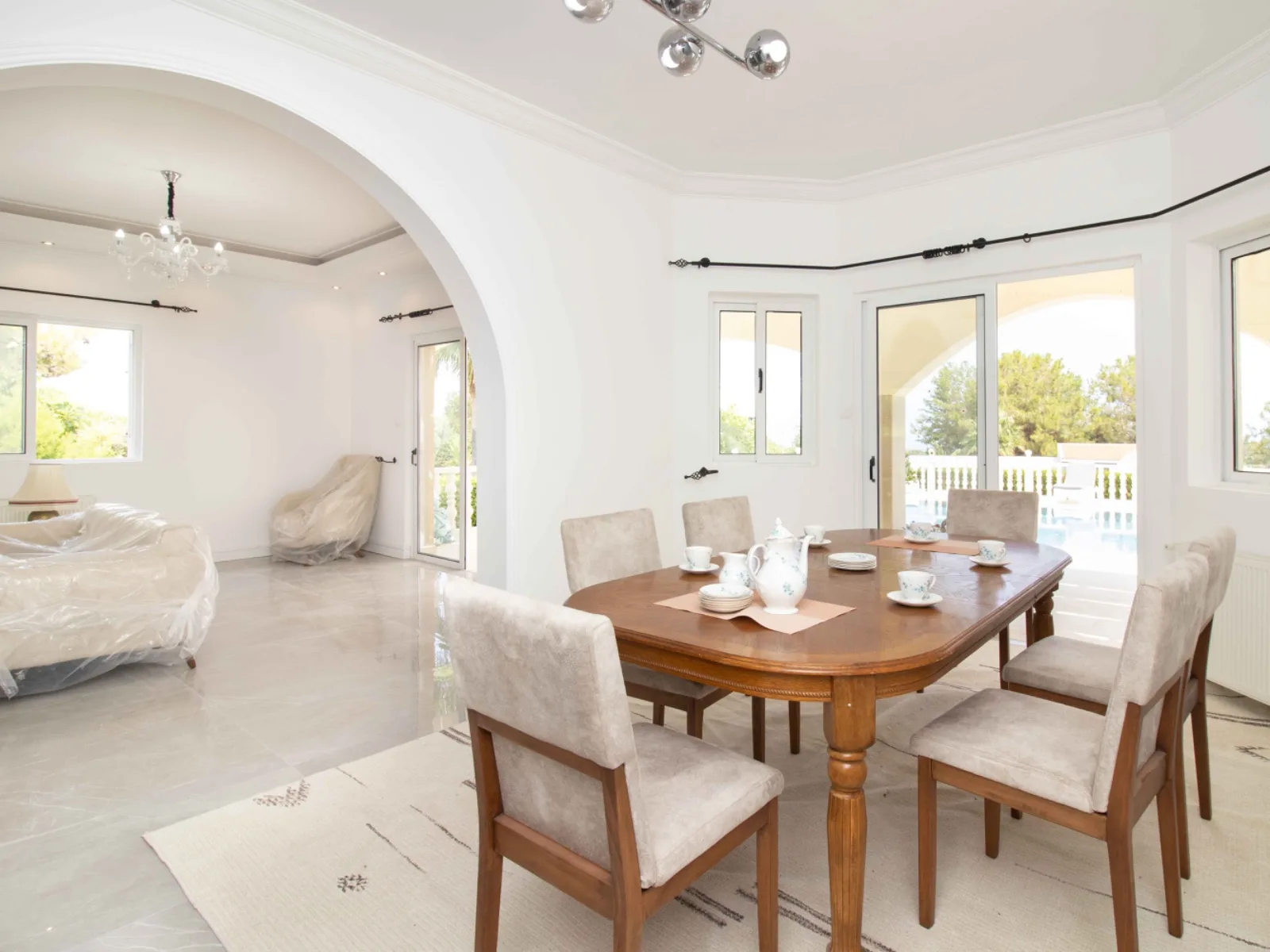 Möblierte Villa mit 4 Schlafzimmern und privatem Pool in Çatalköy — £546.000 — 22