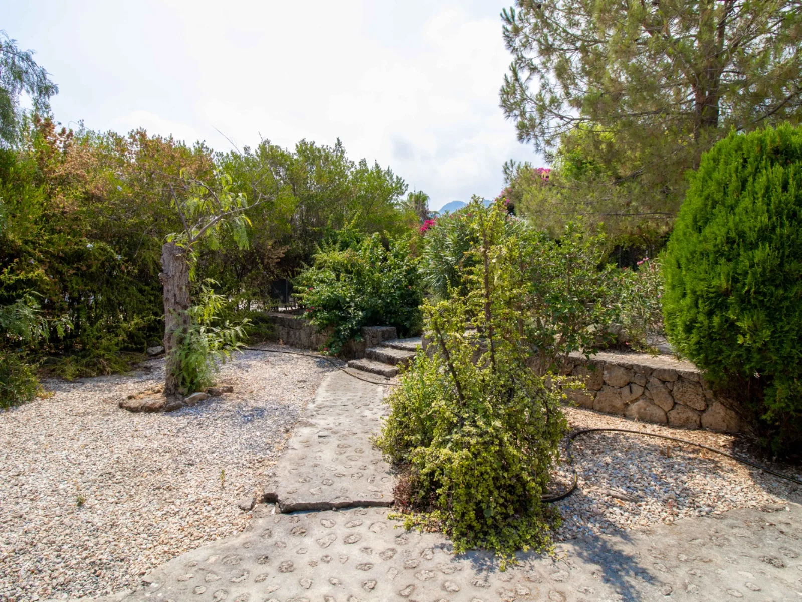 Möblierte Villa mit 4 Schlafzimmern und privatem Pool in Çatalköy — £546.000 — 24