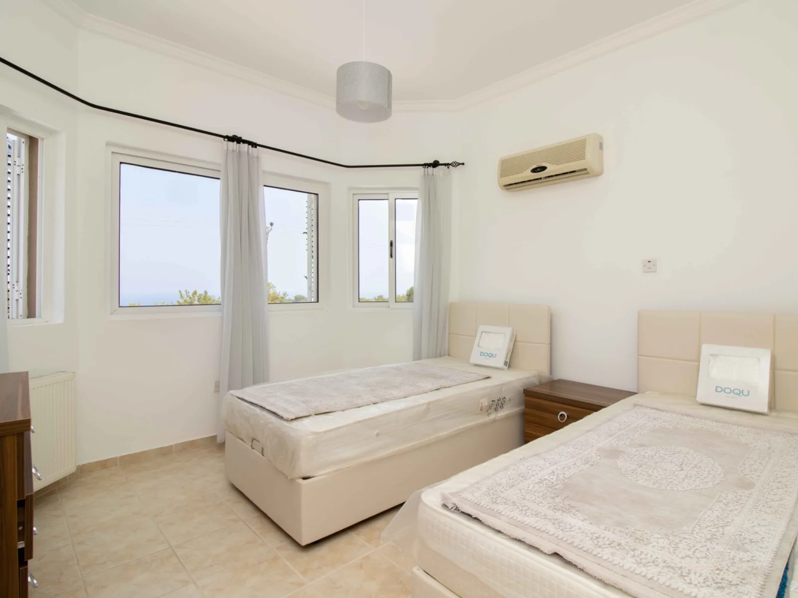 Möblierte Villa mit 4 Schlafzimmern und privatem Pool in Çatalköy — £546.000 — 33