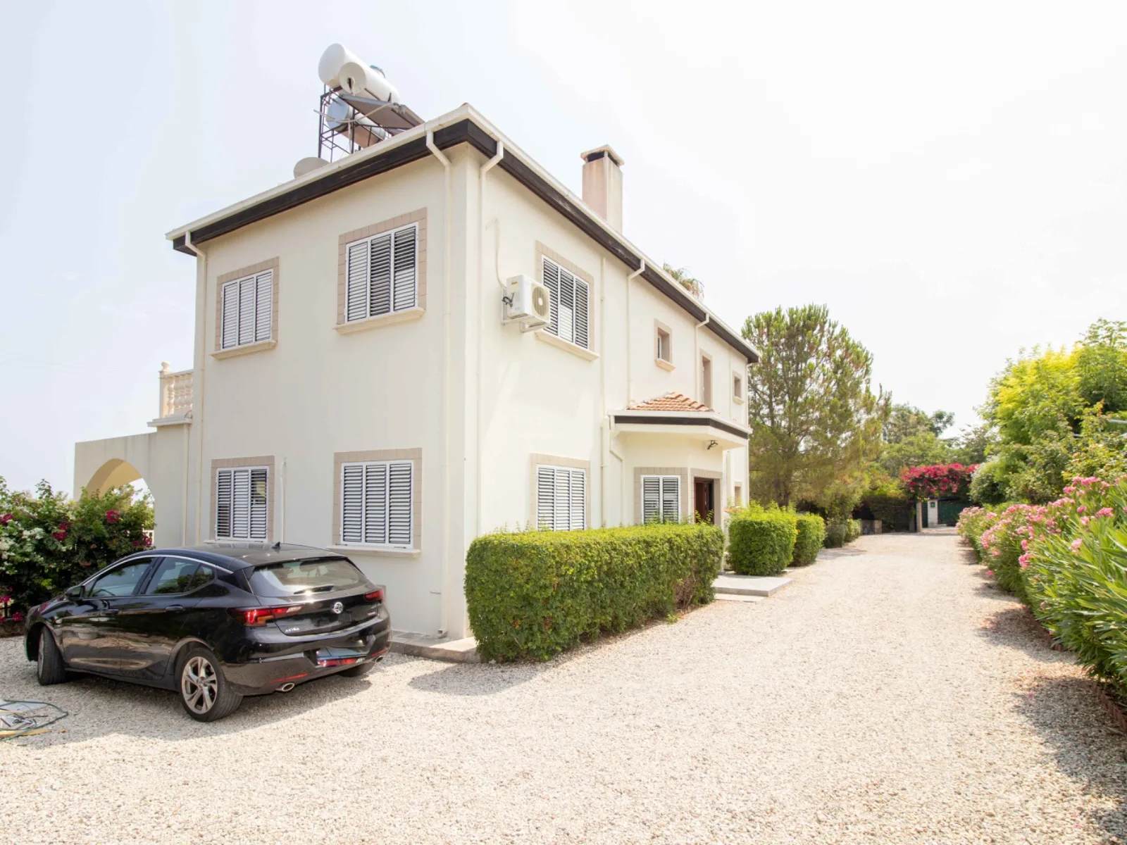 Möblierte Villa mit 4 Schlafzimmern und privatem Pool in Çatalköy — £546.000 — 34
