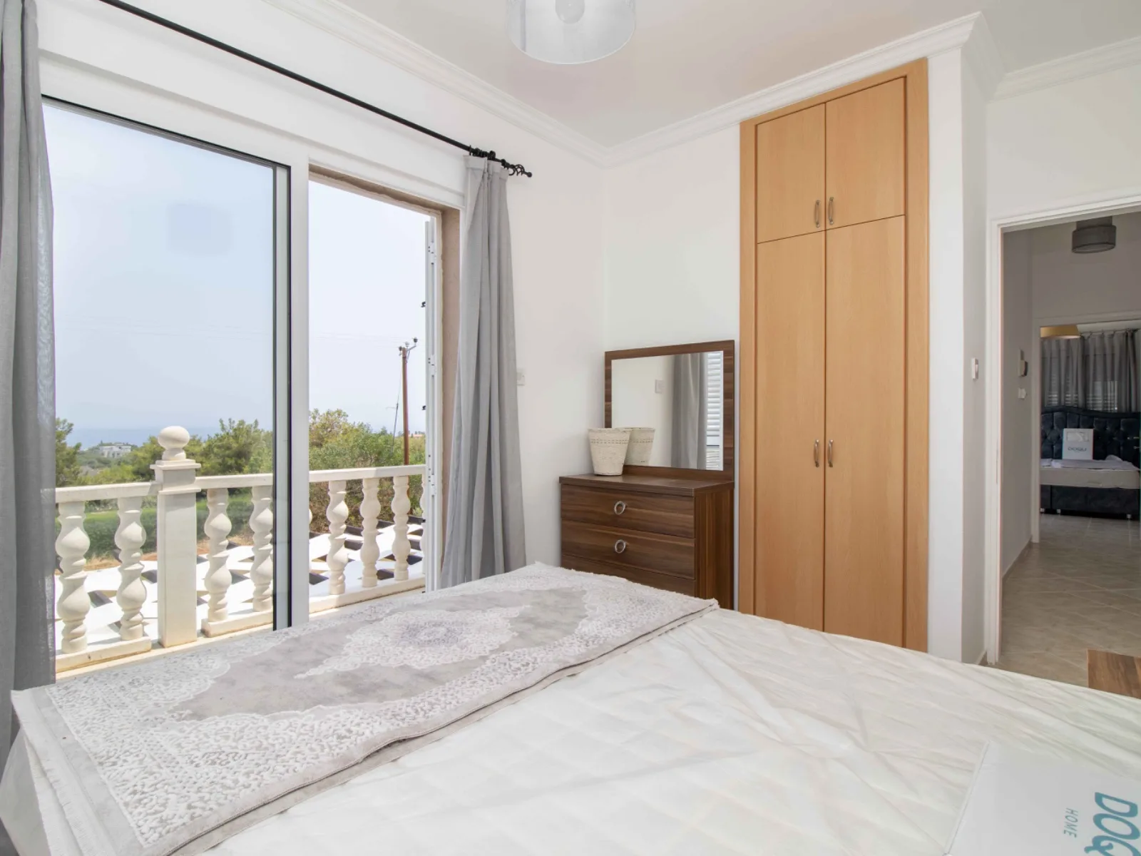 Möblierte Villa mit 4 Schlafzimmern und privatem Pool in Çatalköy — £546.000 — 35