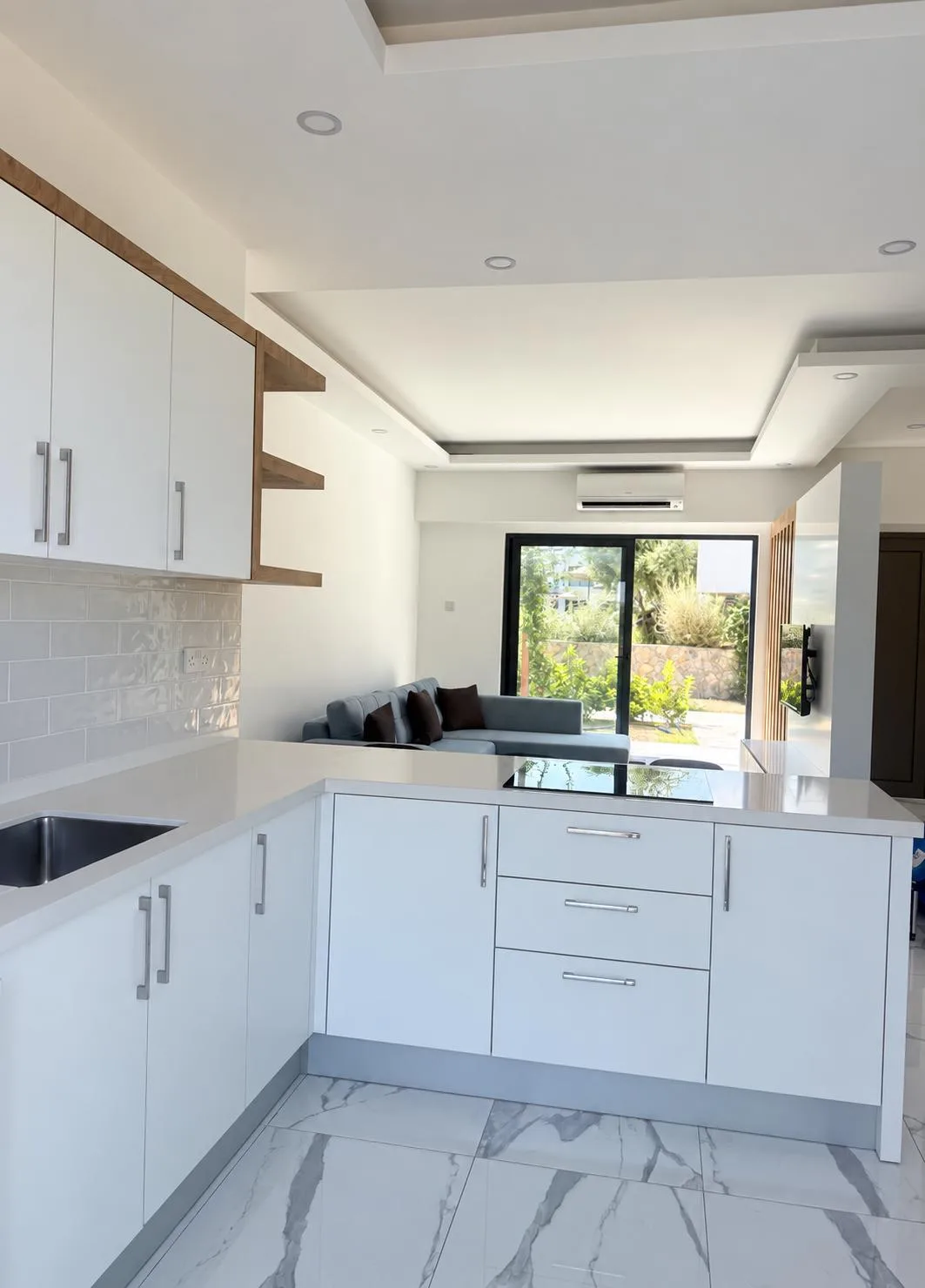 Neue voll möblierte 3-Schlafzimmer-Erdgeschosswohnung in Esentepe — £1.300/Monat — Chapter One Realty