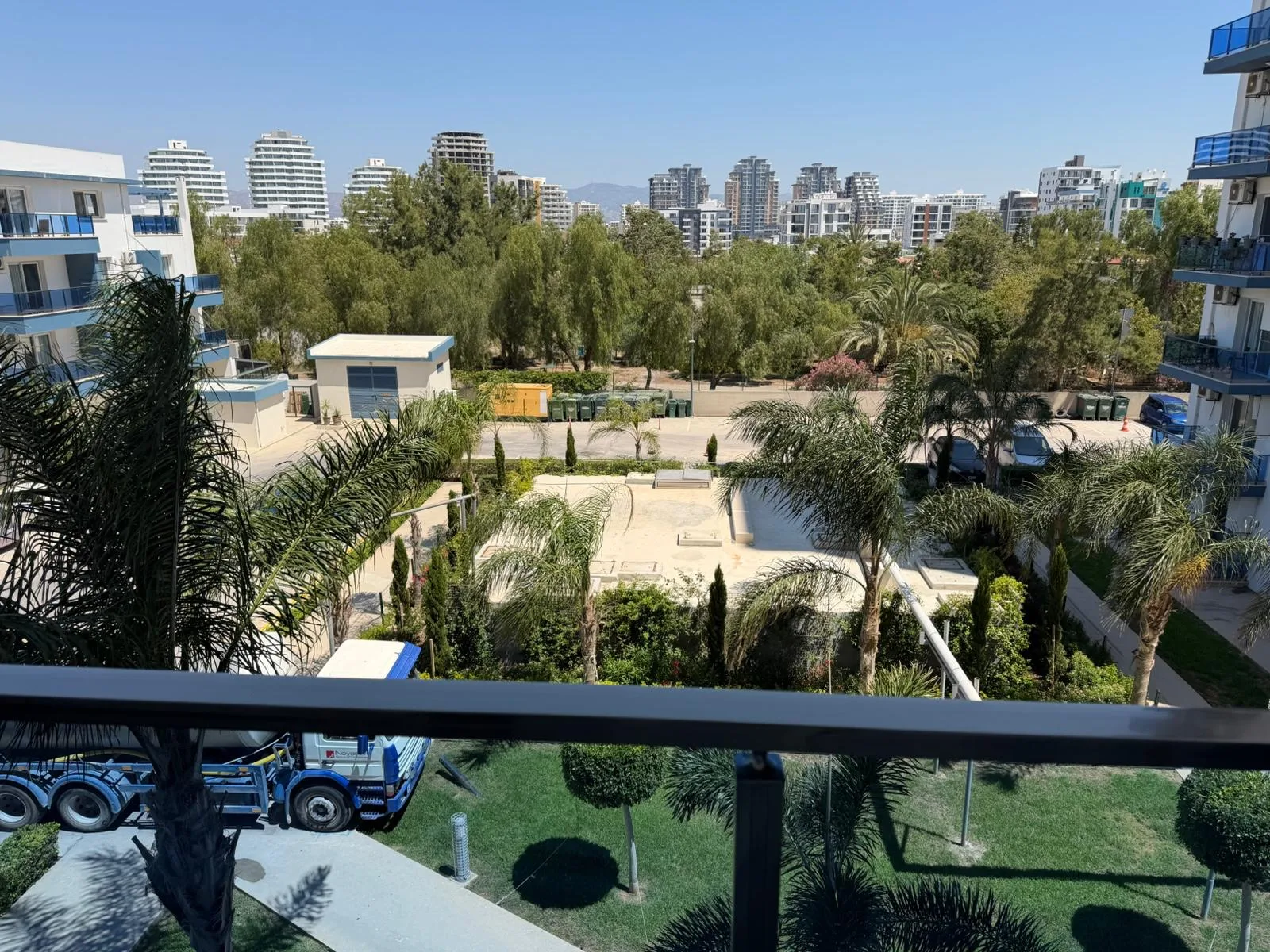 Furnished Studio with Communal Pool in Long Beach — €300/month — 7