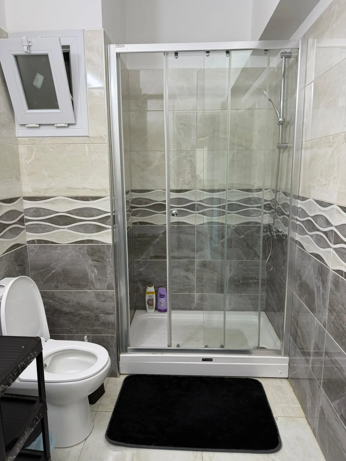 Furnished Studio with Communal Pool in Long Beach — €300/month — 8