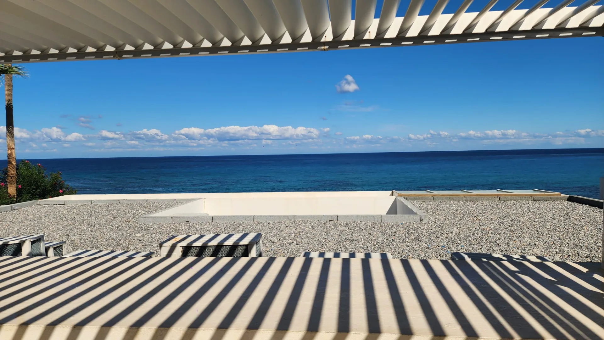 Furnished Beachfront 2-Bedroom Apartment in Karaoğlanoğlu — £1,000/month — 3