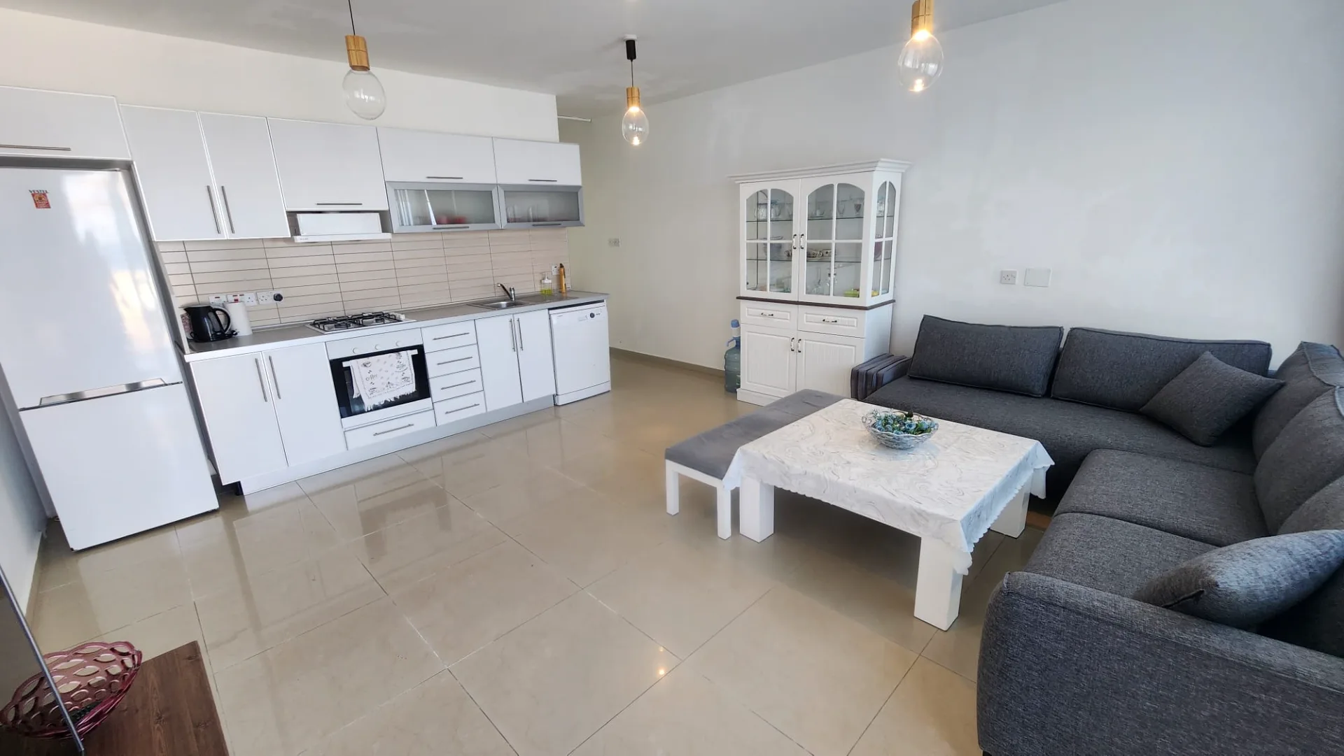 Furnished Beachfront 2-Bedroom Apartment in Karaoğlanoğlu — £1,000/month — 4