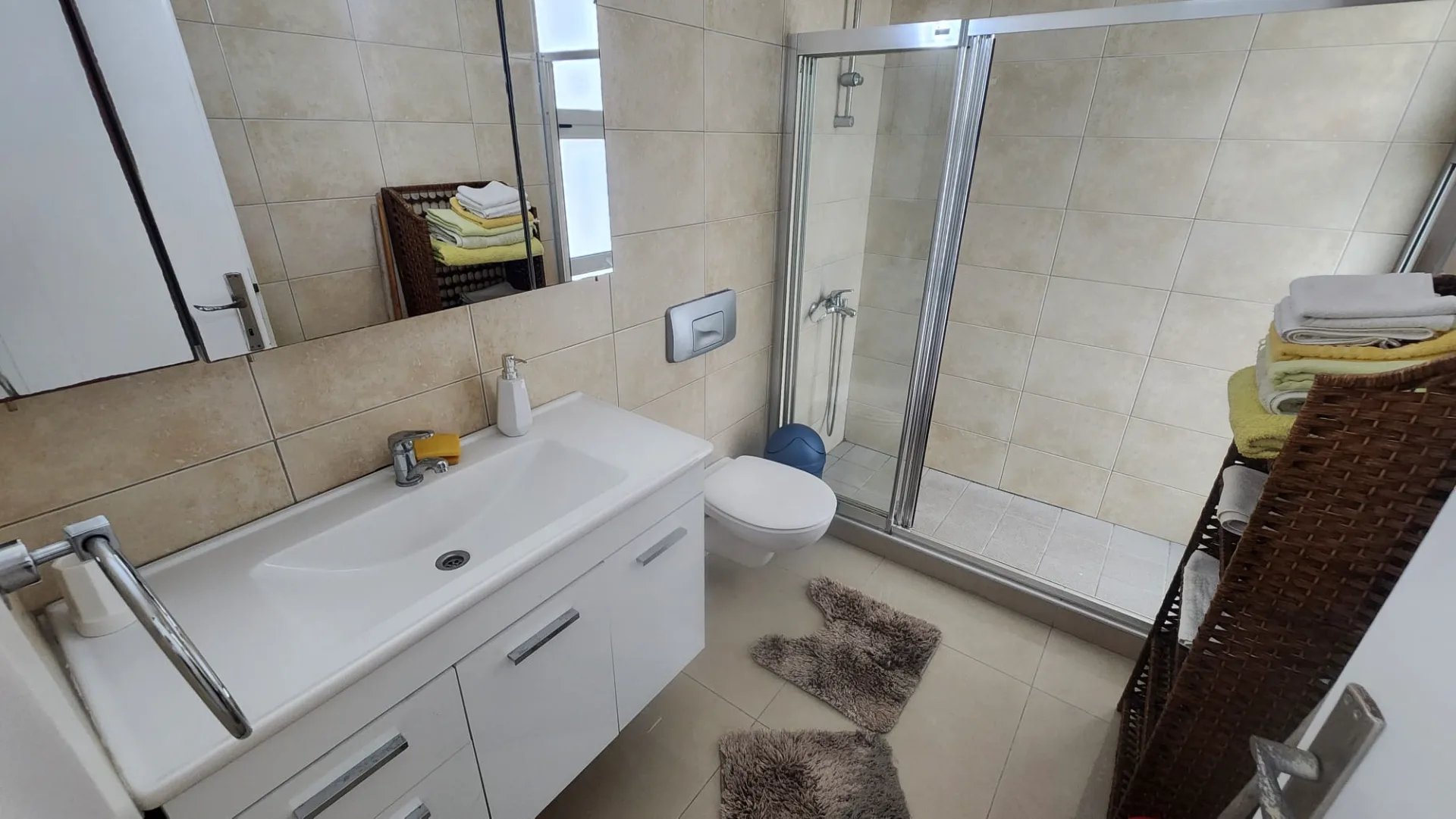 Furnished Beachfront 2-Bedroom Apartment in Karaoğlanoğlu — £1,000/month — 7