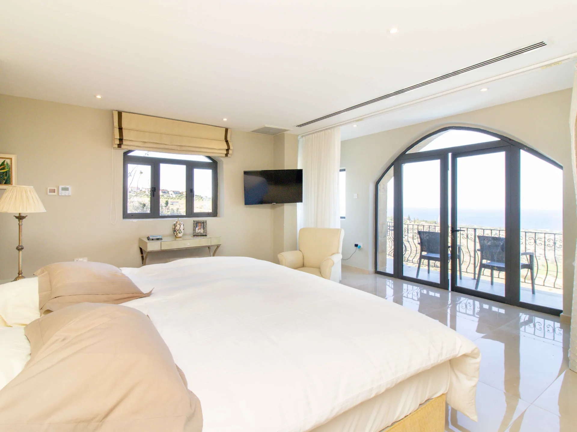 5-Bedroom Stone Villa with Infinity Pool in Arapköy — 17