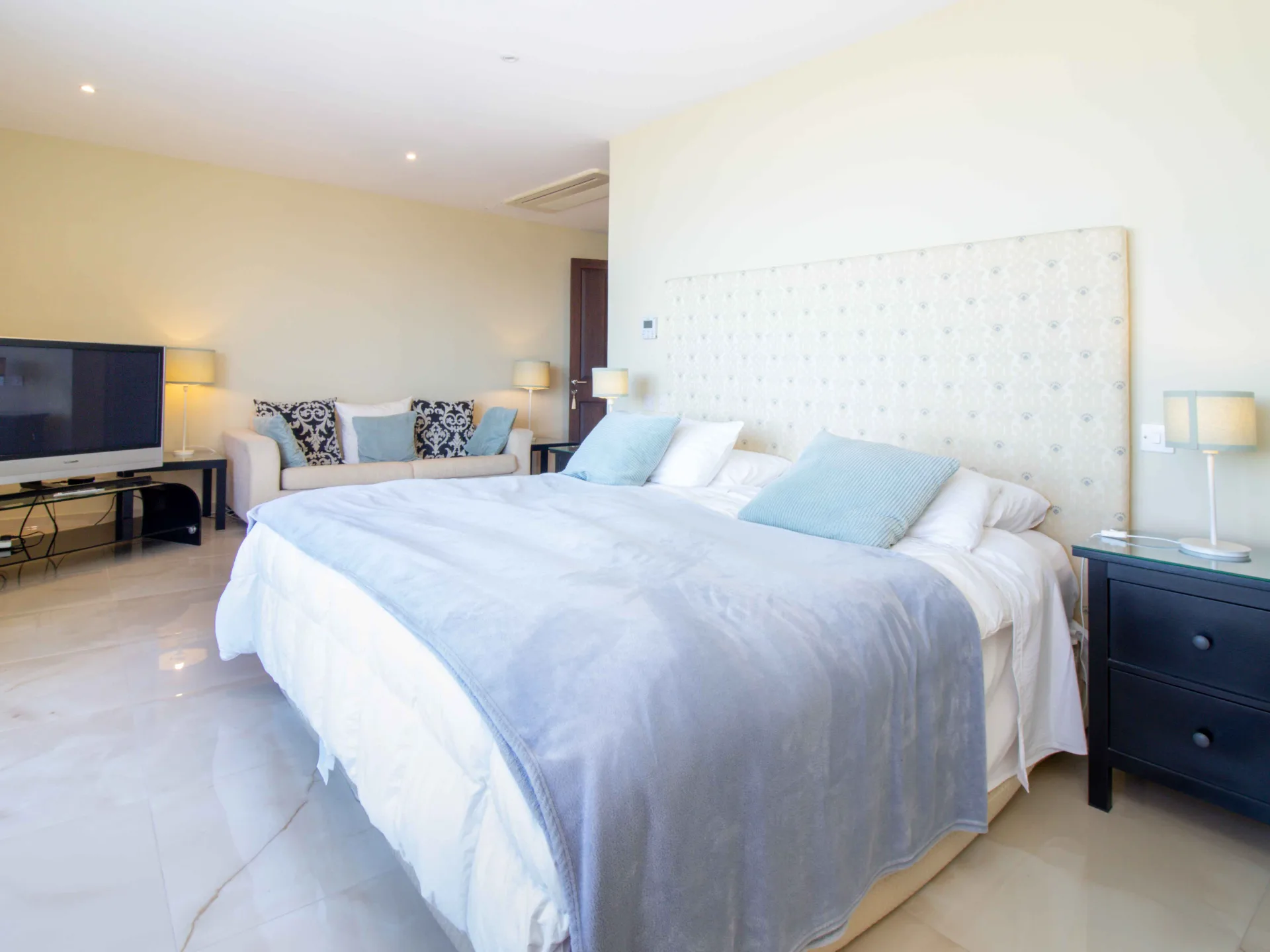5-Bedroom Stone Villa with Infinity Pool in Arapköy — 19