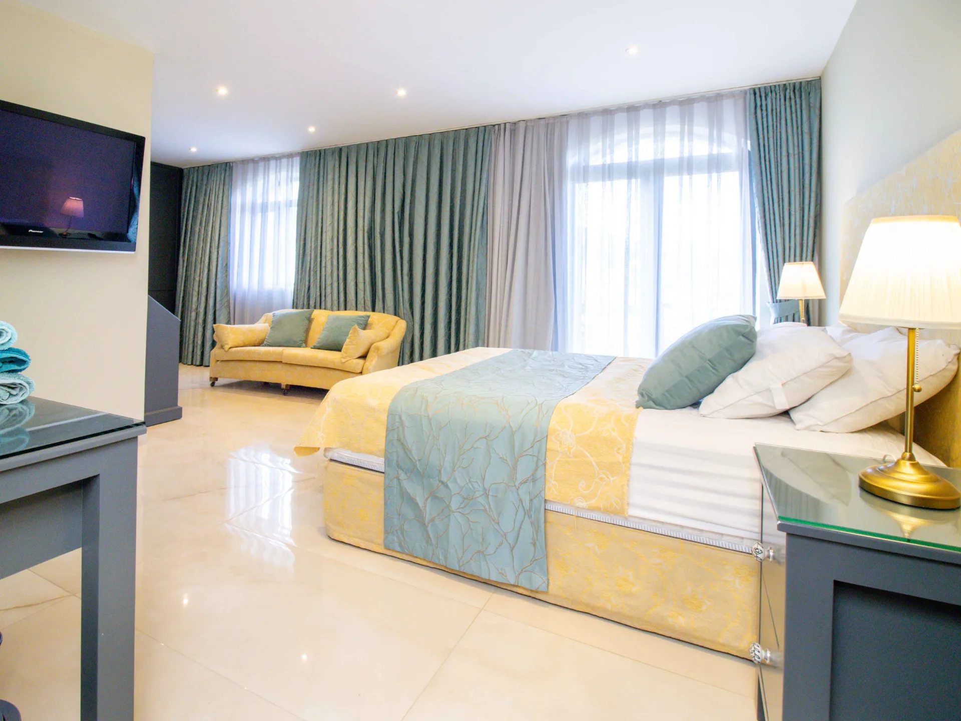 5-Bedroom Stone Villa with Infinity Pool in Arapköy — 22