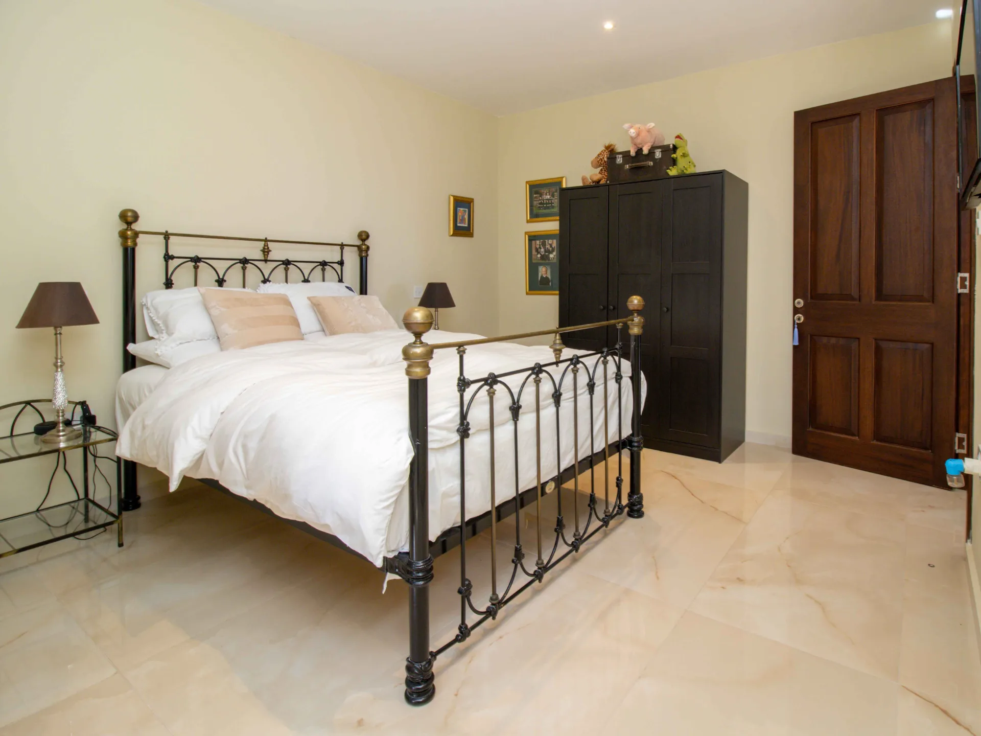 5-Bedroom Stone Villa with Infinity Pool in Arapköy — 32
