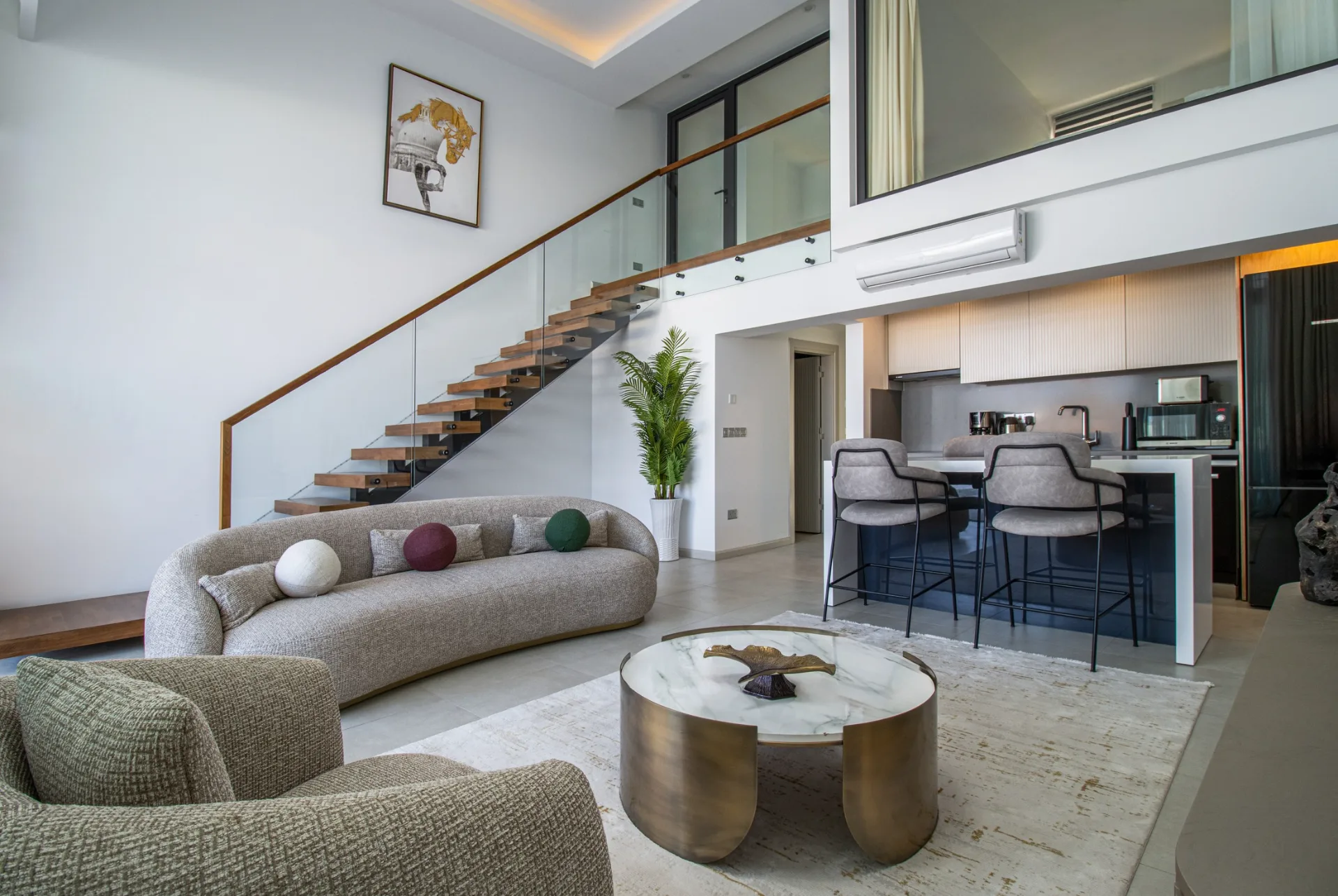 Esentepe’de Özel Havuzlu Eşyalı 3 Yatak Odalı Bahçeli Loft — £1.700/ay — 2