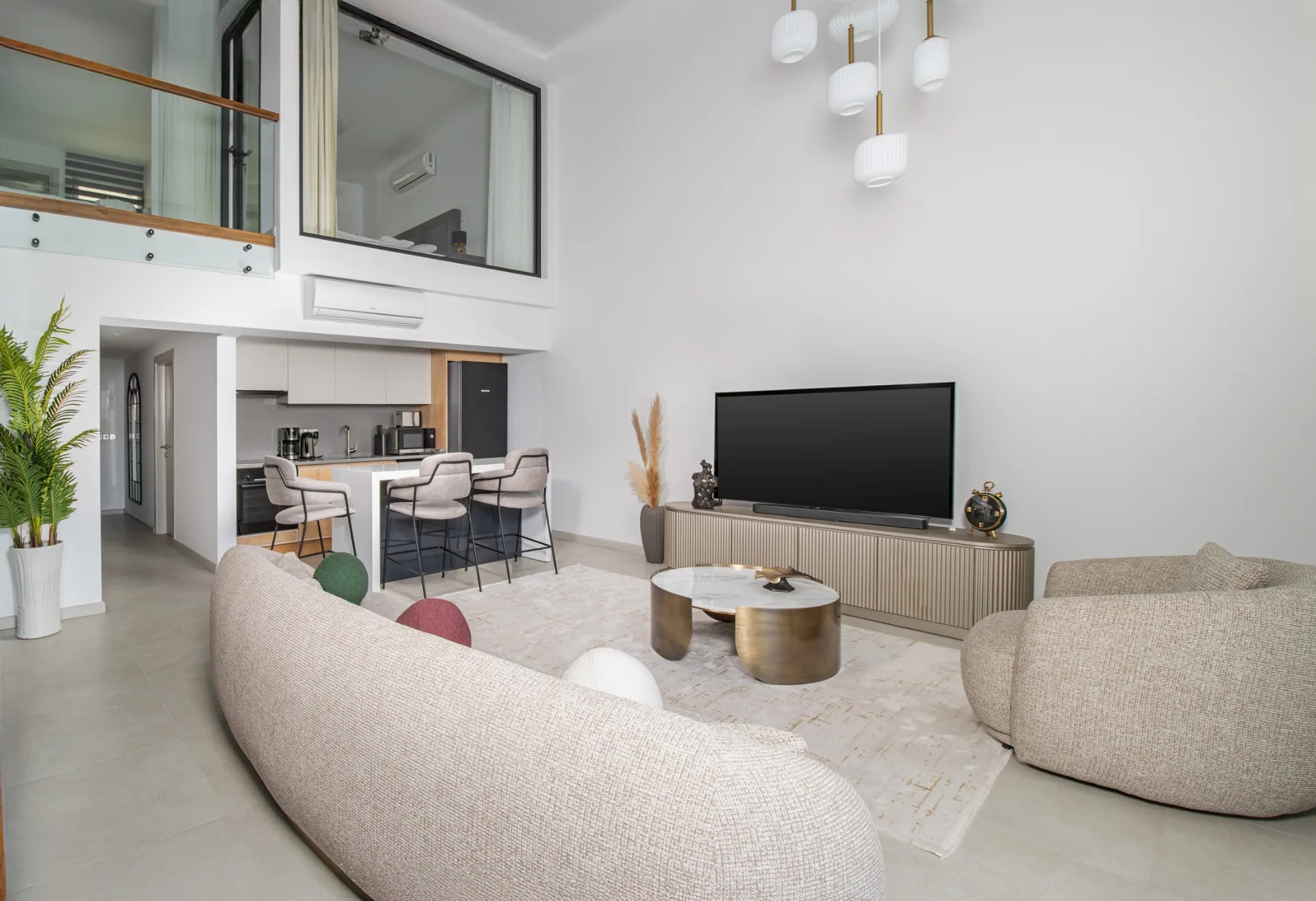 Esentepe’de Özel Havuzlu Eşyalı 3 Yatak Odalı Bahçeli Loft — £1.700/ay — 3