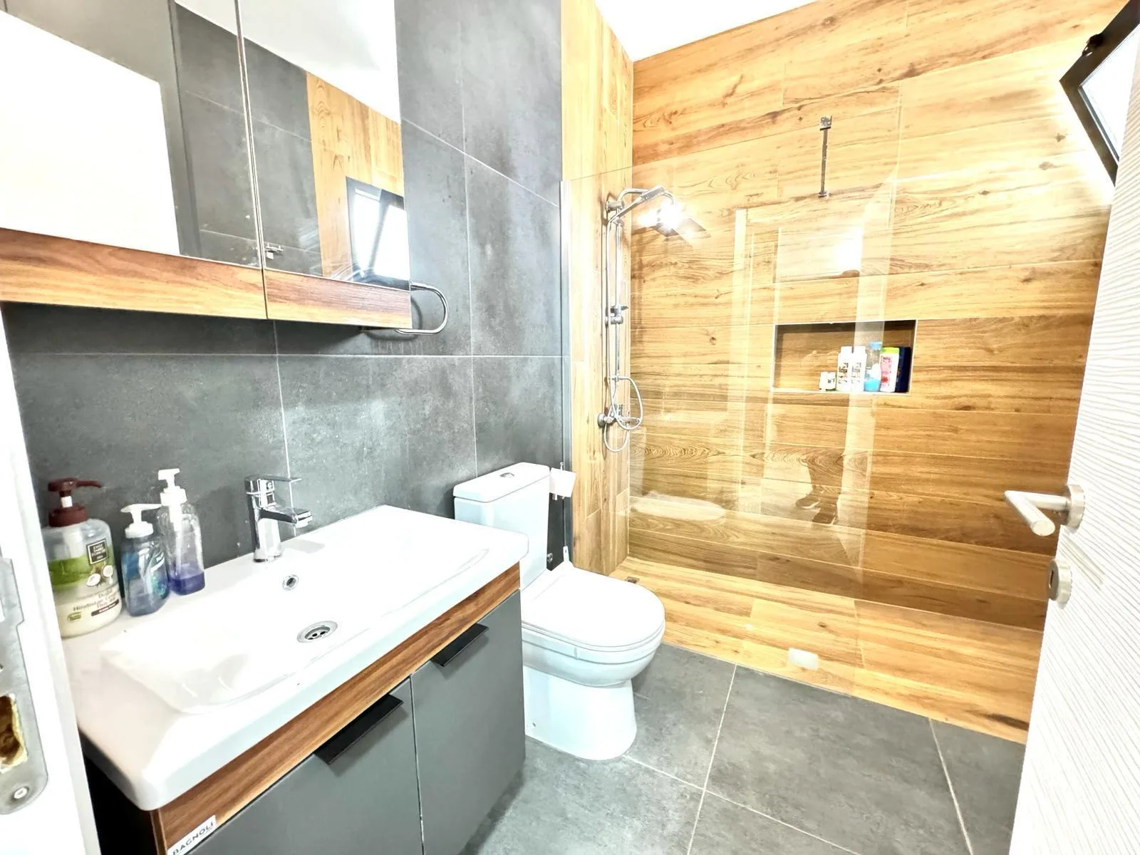 Fully Furnished 2-Bedroom Apartment with Private Terrace in Alsancak — £850/month — 11